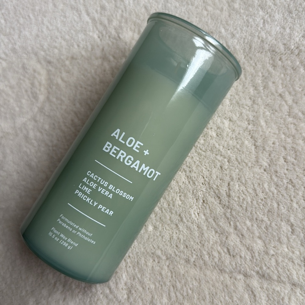 Aloe‎ + Bergamot  Candle - Green - Picture 7 of 15